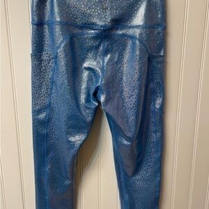 Zyia Blue Mermaid Pocket Light n
Tight Hi-Rise Capri 20" (8-10)
